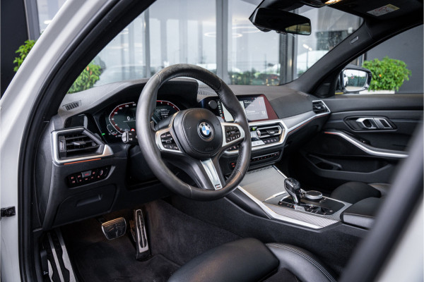 BMW 3-serie 320i Executive Edition - M Sport | NAP | Panorama | Camera