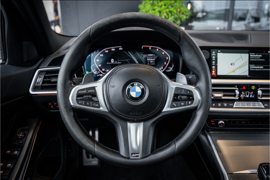 BMW 3-serie 320i Executive Edition - M Sport | NAP | Panorama | Camera