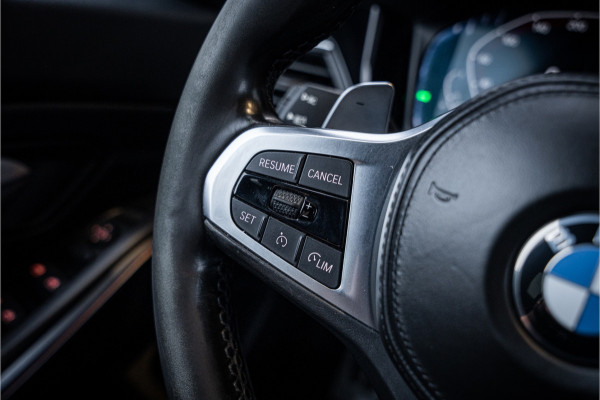 BMW 3-serie 320i Executive Edition - M Sport | NAP | Panorama | Camera