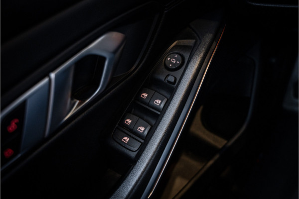 BMW 3-serie 320i Executive Edition - M Sport | NAP | Panorama | Camera