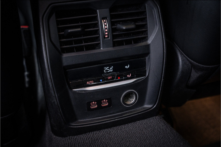 BMW 3-serie 320i Executive Edition - M Sport | NAP | Panorama | Camera