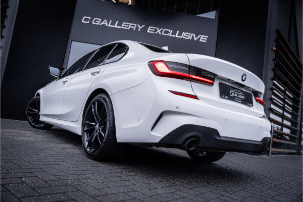 BMW 3-serie 320i Executive Edition - M Sport | NAP | Panorama | Camera