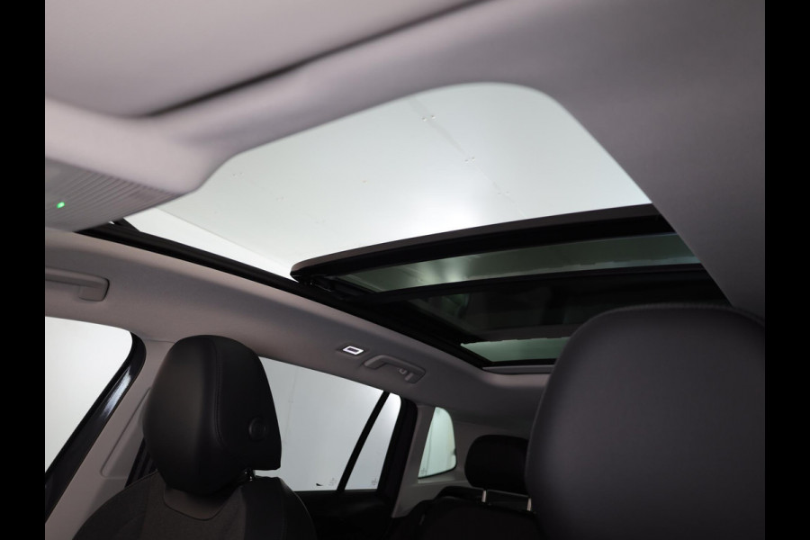 Volkswagen Tiguan 1.5 eTSI Life Edition 150 PK DSG | Verlengde garantie | Panorama dak | Trekhaak uitklapbaar | 20 "LM velgen |