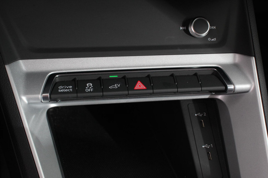 Audi Q3 Sportback 45 TFSI e 245pk PHEV S-tronic Attitude Navigatie Parkeersensoren Adaptive Cruise Control Stoelverwarming Ledverlichting Virtual Cockpit Climate Control