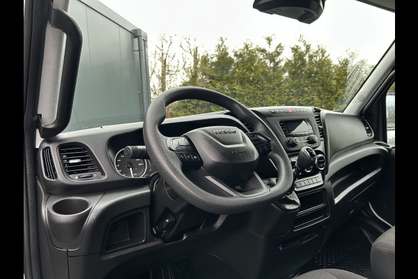 Iveco Daily 35S14V 2.3 136 PK / L2H2 / 30.452 KM !! / 3.500 KG AHG / 270 A DEUREN / TREKHAAK / AIRCO / BLUETOOTH / 3-ZITS