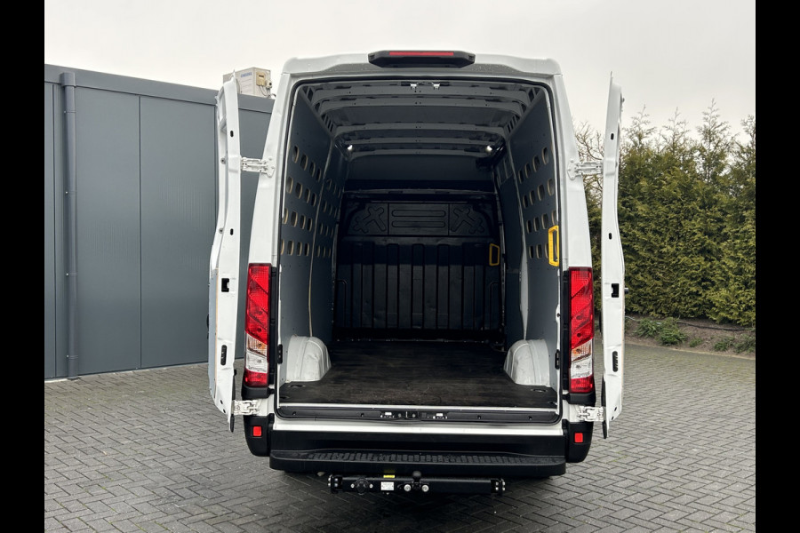 Iveco Daily 35S14V 2.3 136 PK / L2H2 / 30.452 KM !! / 3.500 KG AHG / 270 A DEUREN / TREKHAAK / AIRCO / BLUETOOTH / 3-ZITS