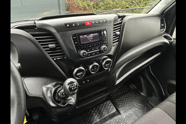 Iveco Daily 35S14V 2.3 136 PK / L2H2 / 30.452 KM !! / 3.500 KG AHG / 270 A DEUREN / TREKHAAK / AIRCO / BLUETOOTH / 3-ZITS