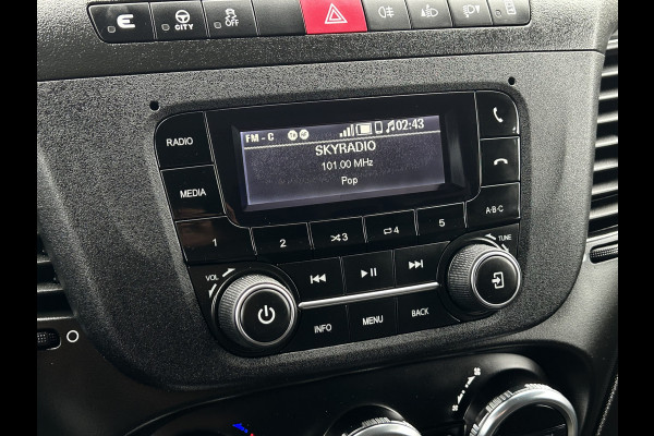 Iveco Daily 35S14V 2.3 136 PK / L2H2 / 30.452 KM !! / 3.500 KG AHG / 270 A DEUREN / TREKHAAK / AIRCO / BLUETOOTH / 3-ZITS