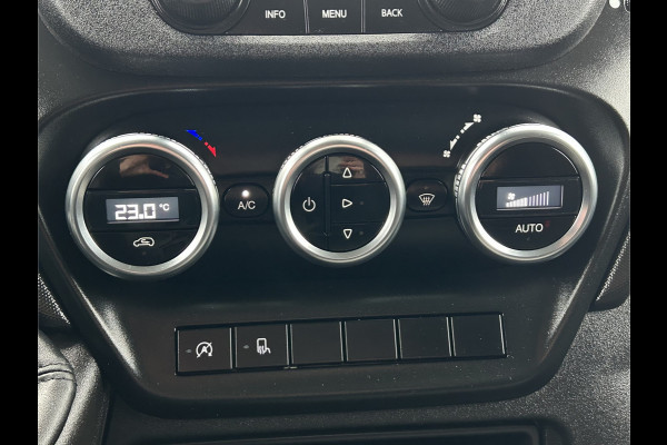 Iveco Daily 35S14V 2.3 136 PK / L2H2 / 30.452 KM !! / 3.500 KG AHG / 270 A DEUREN / TREKHAAK / AIRCO / BLUETOOTH / 3-ZITS