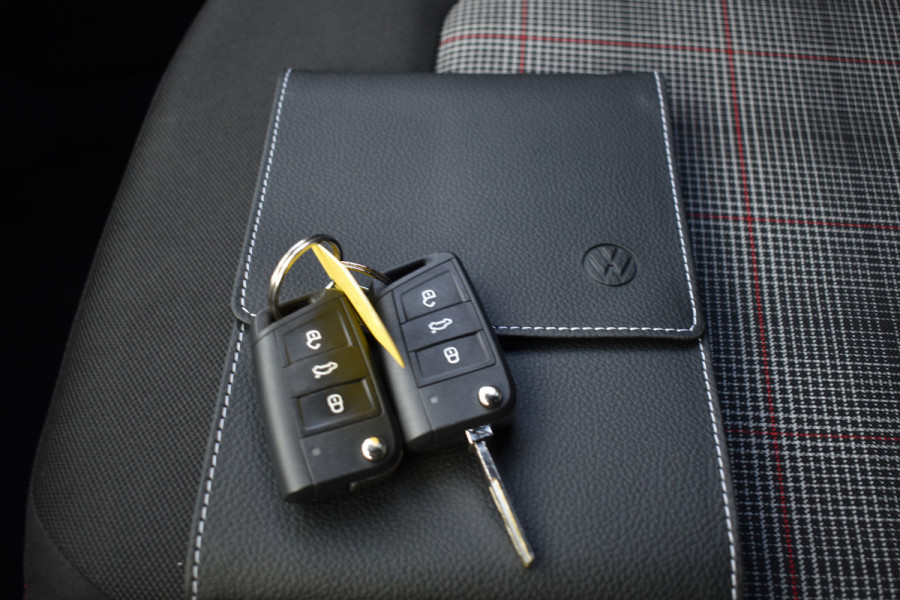 Volkswagen Polo GTI 2.0 TSI 210PK DSG STOELVER VIRTUAL/LED/CARPLAY FABRIEKS GARANTIE