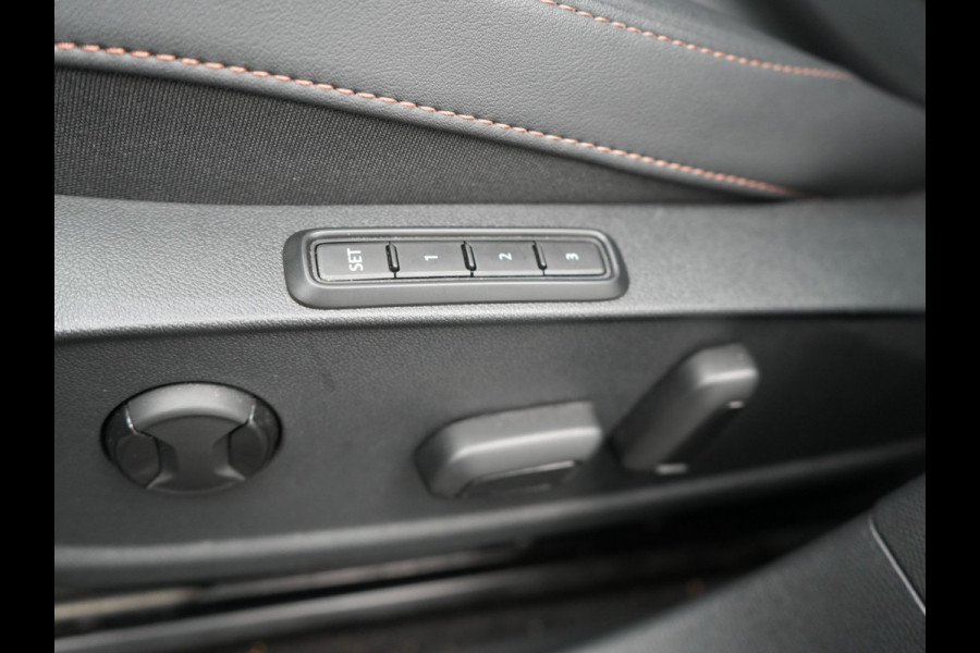 CUPRA Leon 1.5 TSI Plug In Hybrid 204pk Business DSG PHEV | Alcantara Kuipstoelen Memory | Adaptive Cruise | Matrix LED | Virtual | Camera | Sfeerverlichting | Apple Carplay | 18"L.M |