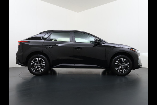 Toyota Bz4x Active 71 kWh | 3 FASE| NIEUWE AUTO!!| 10 JAAR VOLLEDIGE FABRIEKSGARANTIE TOYOTA!| WARMTEPOMP| ADAPTIVE CRUISE| ACHTERUITRIJ CAMERA|