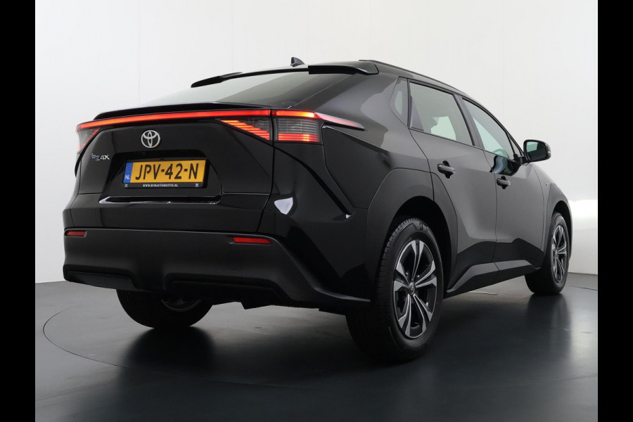 Toyota Bz4x Active 71 kWh | 3 FASE| NIEUWE AUTO!!| 10 JAAR VOLLEDIGE FABRIEKSGARANTIE TOYOTA!| WARMTEPOMP| ADAPTIVE CRUISE| ACHTERUITRIJ CAMERA|