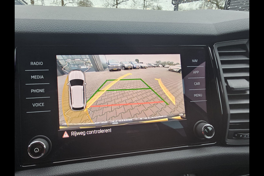 Škoda Kodiaq 1.5 TSI Sportline Business | Automaat | Stuur- en stoelverwarming | Keyless | Canton | Elek. achterklep | ACC | Camera | PDC |