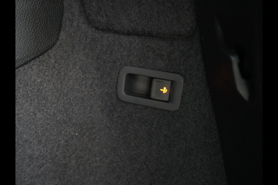 Škoda Karoq 1.5 TSI ACT 150pk Sportline Navigatie Trekhaak Camera Keyless Stoelverwarming 37