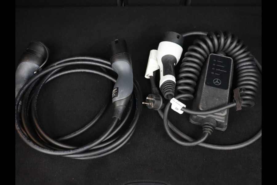 Mercedes-Benz A-Klasse 250e AMG | Panoramadak | Stoelverwarming | Carplay | Leder/Alcantara | Camera | Sfeerverlichting | Navigatie | Park Assist | Climate control | Full LED | PHEV | Plug In