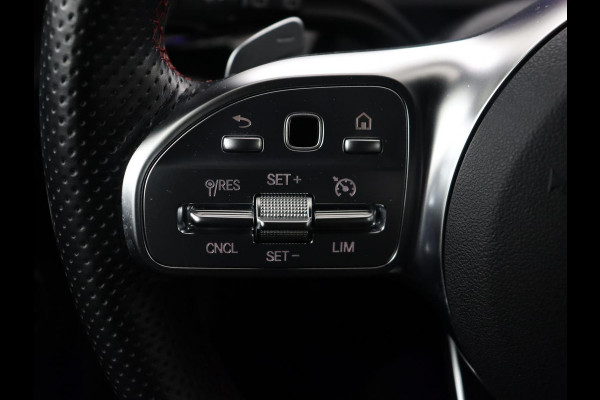 Mercedes-Benz A-Klasse 250e AMG | Panoramadak | Stoelverwarming | Carplay | Leder/Alcantara | Camera | Sfeerverlichting | Navigatie | Park Assist | Climate control | Full LED | PHEV | Plug In
