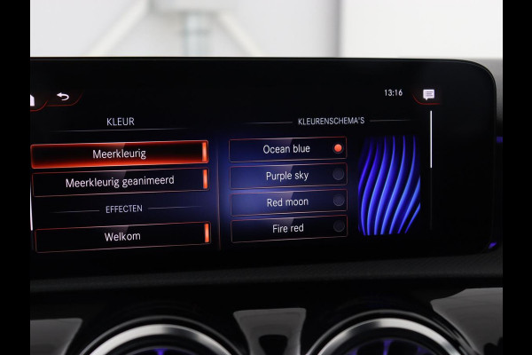 Mercedes-Benz A-Klasse 250e AMG | Panoramadak | Stoelverwarming | Carplay | Leder/Alcantara | Camera | Sfeerverlichting | Navigatie | Park Assist | Climate control | Full LED | PHEV | Plug In