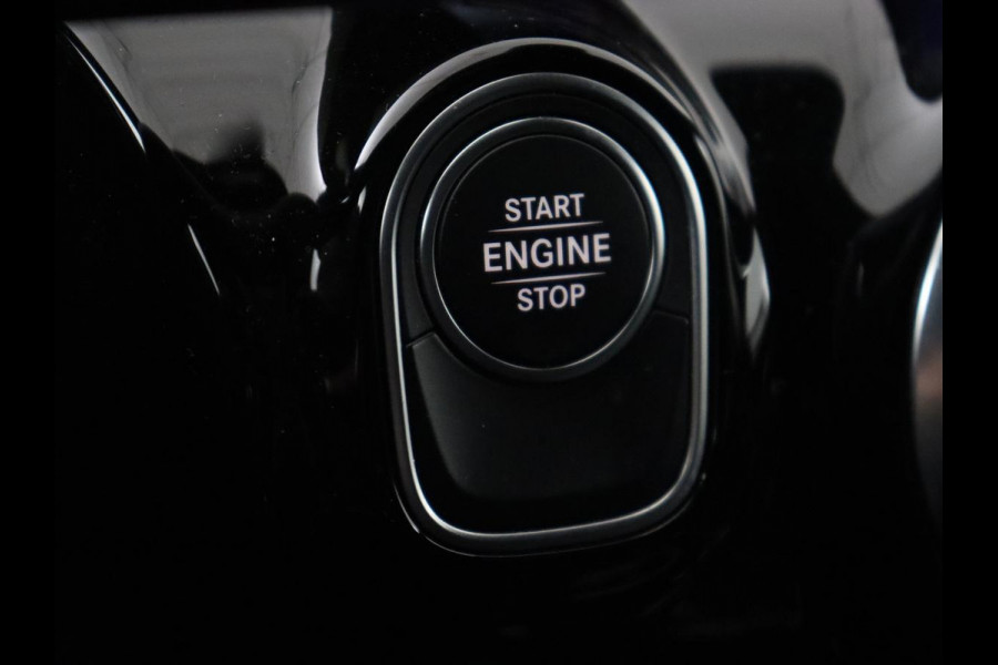 Mercedes-Benz A-Klasse 250e AMG | Panoramadak | Stoelverwarming | Carplay | Leder/Alcantara | Camera | Sfeerverlichting | Navigatie | Park Assist | Climate control | Full LED | PHEV | Plug In