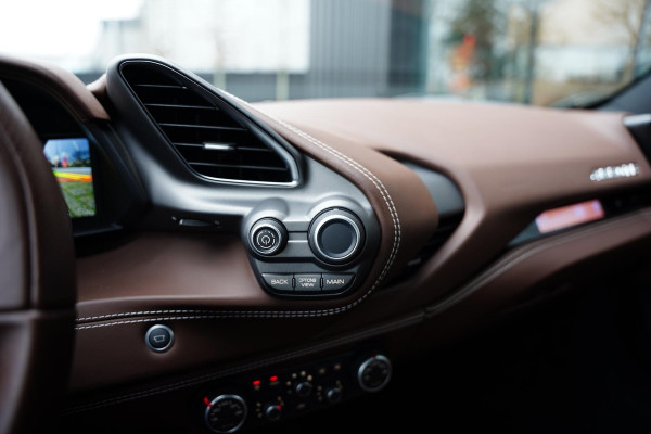 Ferrari 488 3.9 GTB HELE Sport Exhaust Carbon LED Passenger Display