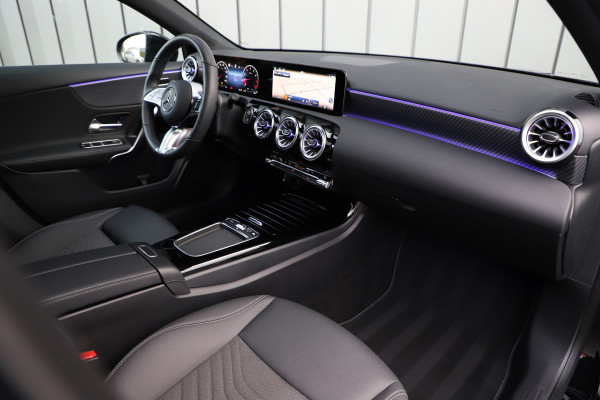 Mercedes-Benz A-Klasse 200 Luxury Line | 163PK | Pano | Keyless-go | Sfeerverlichting | ACC | Multibeam | Widescreen | 2024.