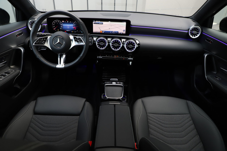 Mercedes-Benz A-Klasse 200 Luxury Line | 163PK | Pano | Keyless-go | Sfeerverlichting | ACC | Multibeam | Widescreen | 2024.
