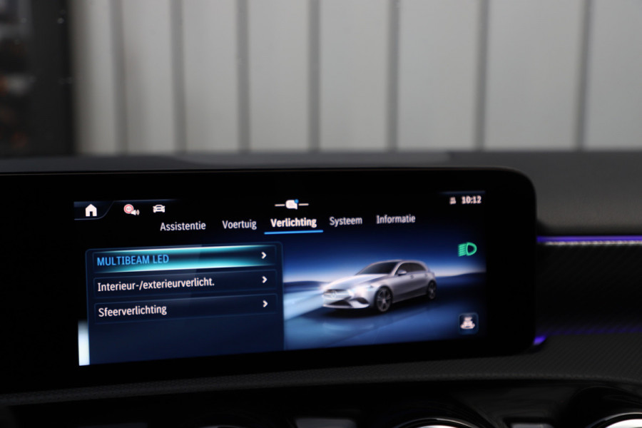 Mercedes-Benz A-Klasse 200 Luxury Line | 163PK | Pano | Keyless-go | Sfeerverlichting | ACC | Multibeam | Widescreen | 2024.