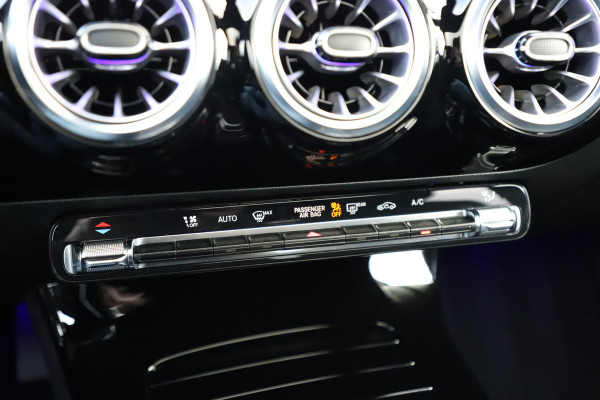 Mercedes-Benz A-Klasse 200 Luxury Line | 163PK | Pano | Keyless-go | Sfeerverlichting | ACC | Multibeam | Widescreen | 2024.