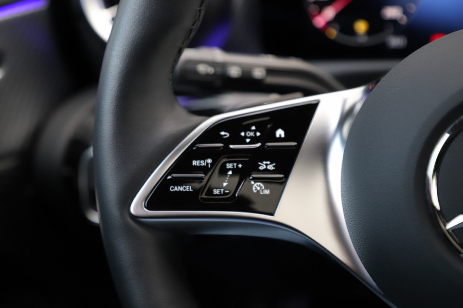 Mercedes-Benz A-Klasse 200 Luxury Line | 163PK | Pano | Keyless-go | Sfeerverlichting | ACC | Multibeam | Widescreen | 2024.