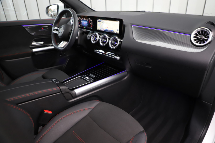 Mercedes-Benz GLA 250e AMG | 218PK | Pano | Sfeerverlichting | ACC | Widescreen | Stuurwielverw. | Trekhaak | Stoelverw. | 2025.
