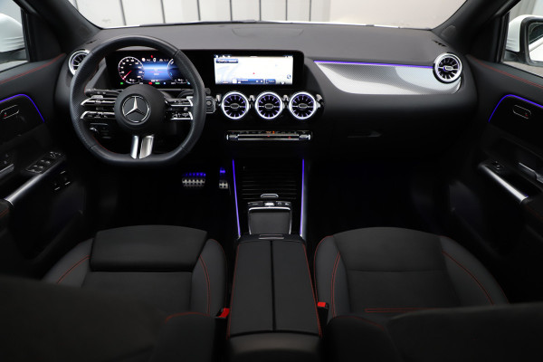Mercedes-Benz GLA 250e AMG | 218PK | Pano | Sfeerverlichting | ACC | Widescreen | Stuurwielverw. | Trekhaak | Stoelverw. | 2025.