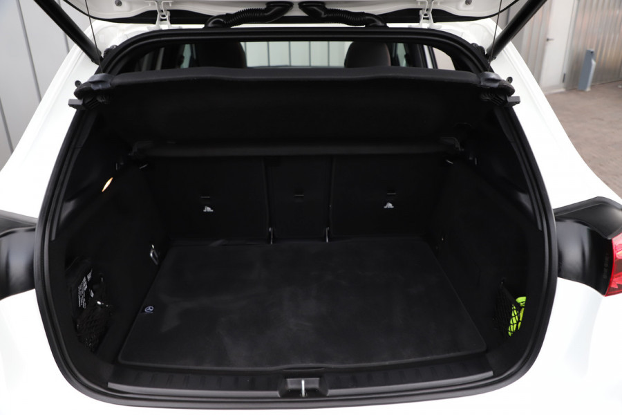 Mercedes-Benz GLA 250e AMG | 218PK | Pano | Sfeerverlichting | ACC | Widescreen | Stuurwielverw. | Trekhaak | Stoelverw. | 2025.
