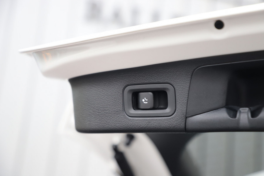 Mercedes-Benz GLA 250e AMG | 218PK | Pano | Sfeerverlichting | ACC | Widescreen | Stuurwielverw. | Trekhaak | Stoelverw. | 2025.