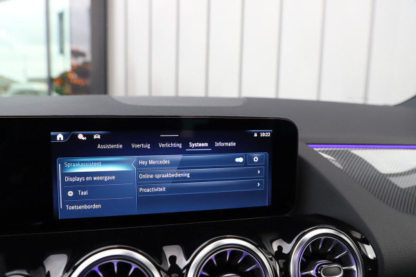 Mercedes-Benz GLA 250e AMG | 218PK | Pano | Sfeerverlichting | ACC | Widescreen | Stuurwielverw. | Trekhaak | Stoelverw. | 2025.