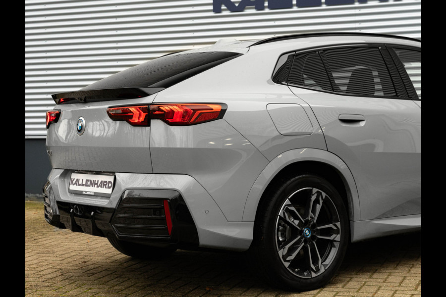 BMW iX2 xDrive30 M-Sport - Trekhaak - Driving + Parking Ass Plus - Head-Up - Harman Kardon