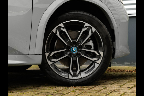 BMW iX2 xDrive30 M-Sport - Trekhaak - Driving + Parking Ass Plus - Head-Up - Harman Kardon