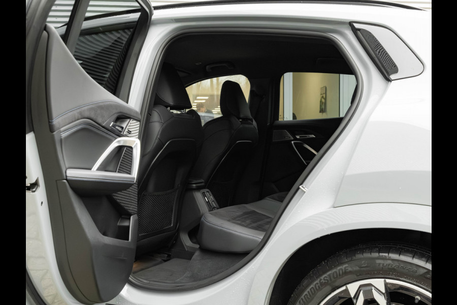 BMW iX2 xDrive30 M-Sport - Trekhaak - Driving + Parking Ass Plus - Head-Up - Harman Kardon