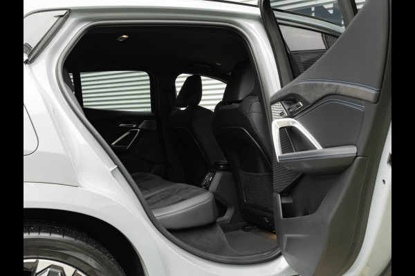 BMW iX2 xDrive30 M-Sport - Trekhaak - Driving + Parking Ass Plus - Head-Up - Harman Kardon
