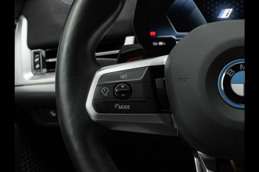 BMW iX2 xDrive30 M-Sport - Trekhaak - Driving + Parking Ass Plus - Head-Up - Harman Kardon