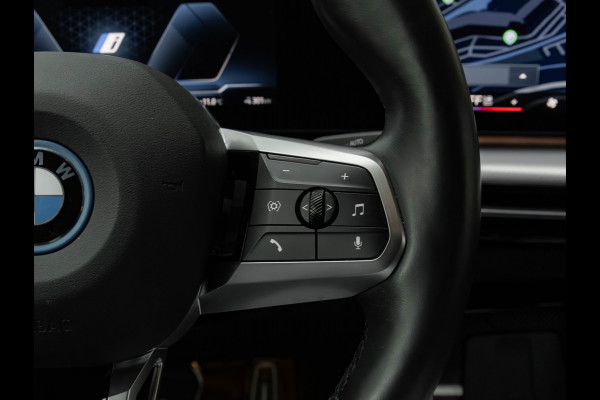 BMW iX2 xDrive30 M-Sport - Trekhaak - Driving + Parking Ass Plus - Head-Up - Harman Kardon