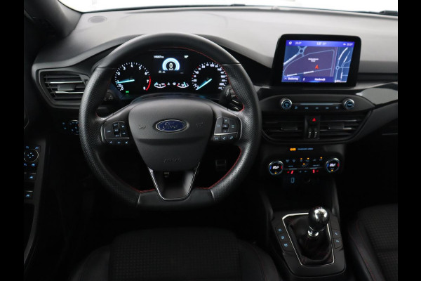 Ford Focus 1.0 EcoBoost ST Line | Panoramadak | Half leder | Trekhaak | Stoelverwarming | Carplay | Camera | Keyless | Navigatie | Climate control | Bluetooth | Parkeerhulp