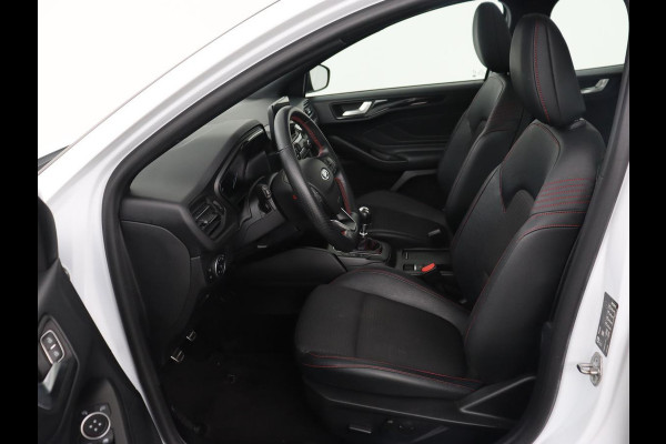 Ford Focus 1.0 EcoBoost ST Line | Panoramadak | Half leder | Trekhaak | Stoelverwarming | Carplay | Camera | Keyless | Navigatie | Climate control | Bluetooth | Parkeerhulp