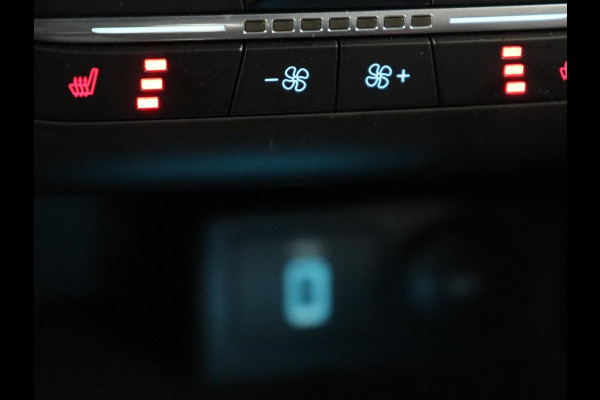 Ford Focus 1.0 EcoBoost ST Line | Panoramadak | Half leder | Trekhaak | Stoelverwarming | Carplay | Camera | Keyless | Navigatie | Climate control | Bluetooth | Parkeerhulp