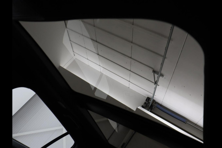 Ford Focus 1.0 EcoBoost ST Line | Panoramadak | Half leder | Trekhaak | Stoelverwarming | Carplay | Camera | Keyless | Navigatie | Climate control | Bluetooth | Parkeerhulp