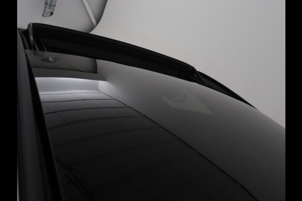 Ford Focus 1.0 EcoBoost ST Line | Panoramadak | Half leder | Trekhaak | Stoelverwarming | Carplay | Camera | Keyless | Navigatie | Climate control | Bluetooth | Parkeerhulp