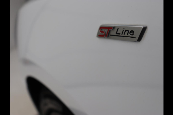 Ford Focus 1.0 EcoBoost ST Line | Panoramadak | Half leder | Trekhaak | Stoelverwarming | Carplay | Camera | Keyless | Navigatie | Climate control | Bluetooth | Parkeerhulp