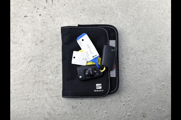 Seat Leon ST 1.8 TSI FR Business Intense(Goed OnderH, Panorama, Carplay, StoelV, Leder, Parkeersensoren V+A, Full Link, Etc)