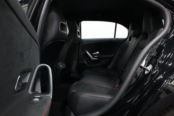 Mercedes-Benz A-Klasse 180 AMG Line LED/VIRTUAL/HALF LEER+ALCANTARA+S.VERWARMIN/18"LMV/CAM/ACC/ECC/12 MDN GARANTIE!