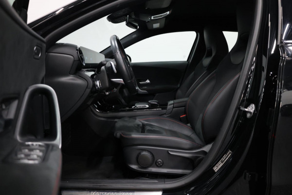 Mercedes-Benz A-Klasse 180 AMG Line LED/VIRTUAL/HALF LEER+ALCANTARA+S.VERWARMIN/18"LMV/CAM/ACC/ECC/12 MDN GARANTIE!