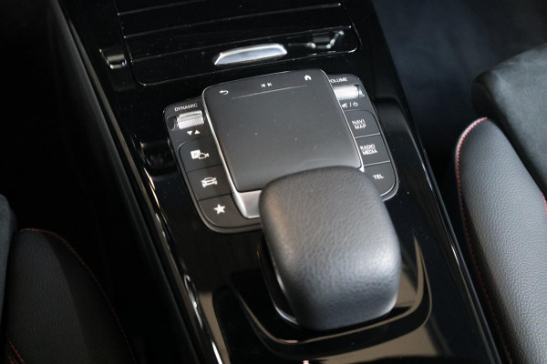 Mercedes-Benz A-Klasse 180 AMG Line LED/VIRTUAL/HALF LEER+ALCANTARA+S.VERWARMIN/18"LMV/CAM/ACC/ECC/12 MDN GARANTIE!